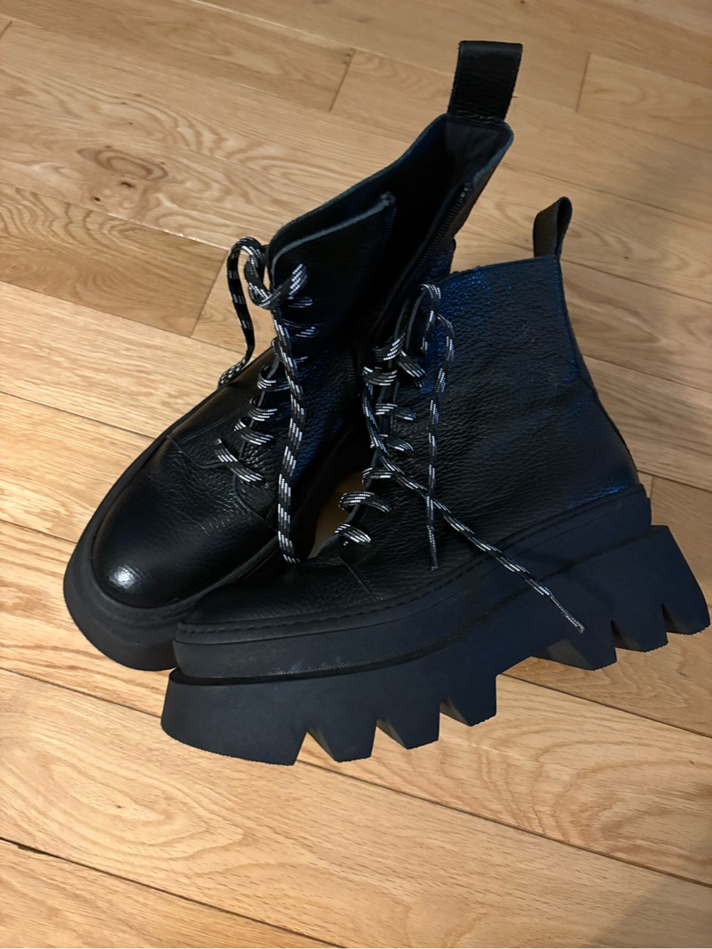 L’intervalle Chunky Black Leather Lace-Up Platform Boots New